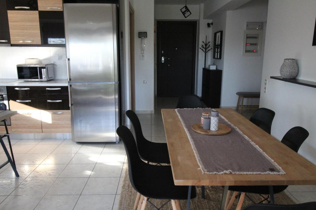 Lovely 2-Bedroom Apartment アテネ エクステリア 写真