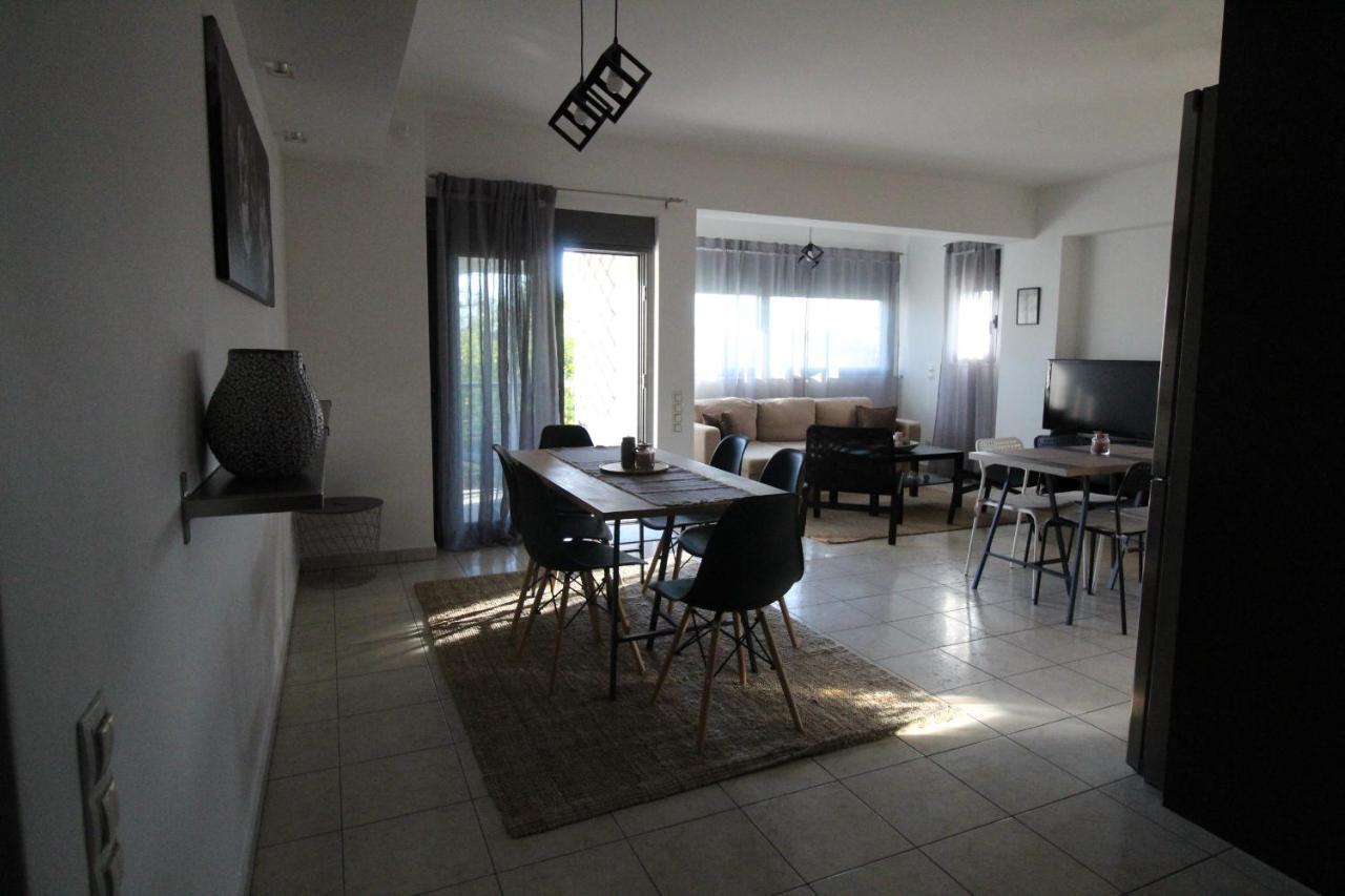 Lovely 2-Bedroom Apartment アテネ エクステリア 写真