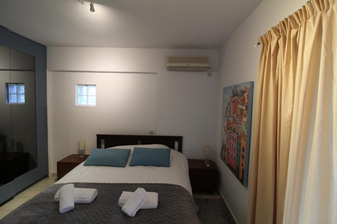 Lovely 2-Bedroom Apartment アテネ エクステリア 写真