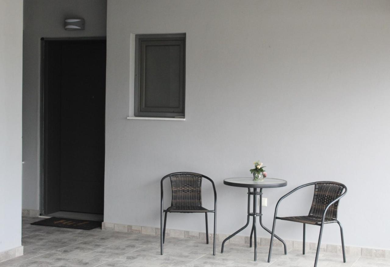 Lovely 2-Bedroom Apartment アテネ エクステリア 写真