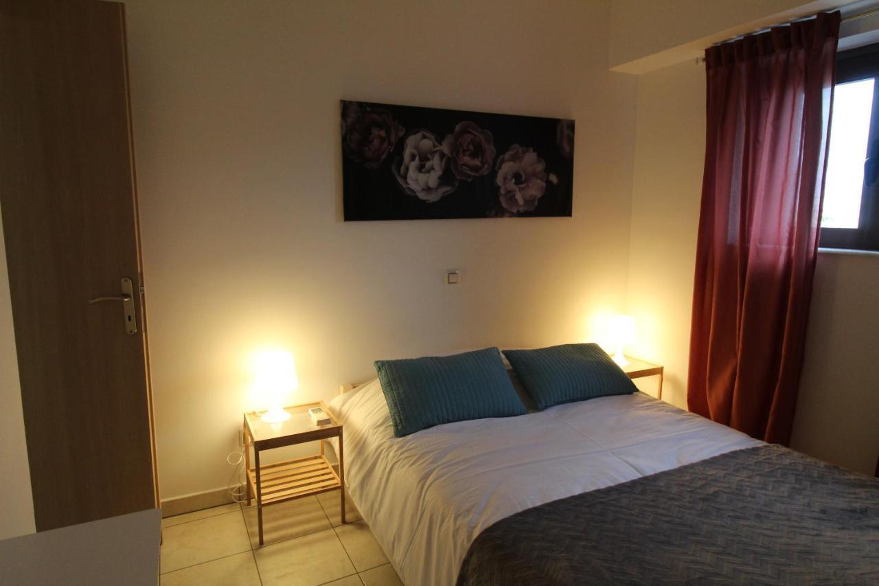 Lovely 2-Bedroom Apartment アテネ エクステリア 写真